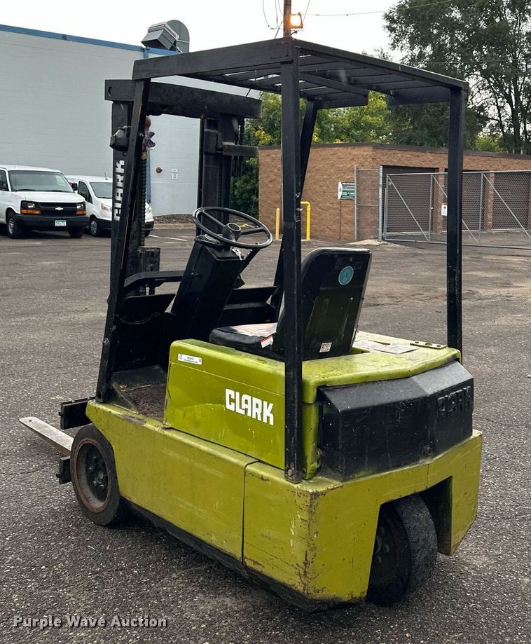 image for item MQ9464 Clark TM15  forklift
