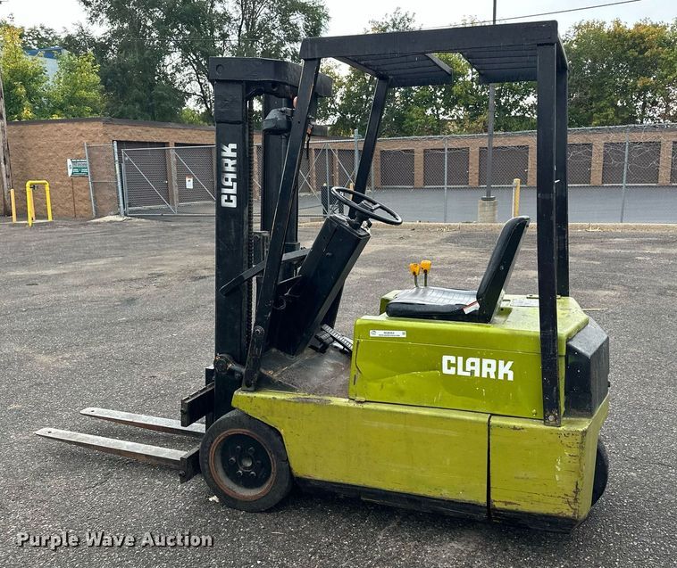 image for item MQ9464 Clark TM15  forklift