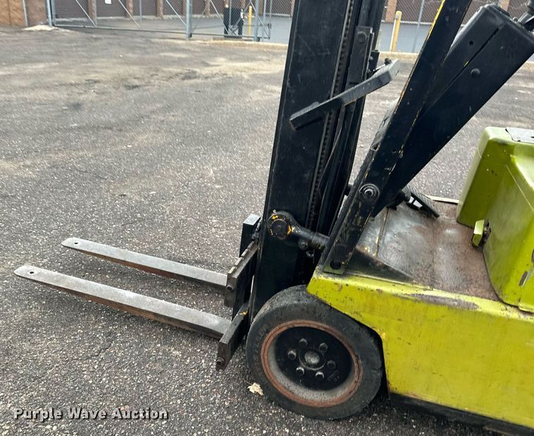 image for item MQ9464 Clark TM15  forklift
