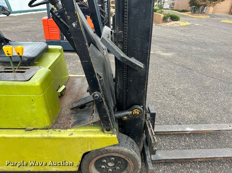 image for item MQ9464 Clark TM15  forklift