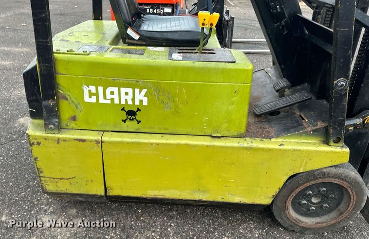 image for item MQ9464 Clark TM15  forklift