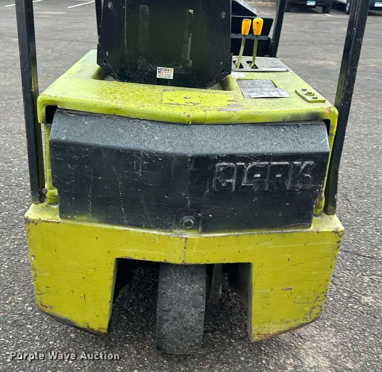 image for item MQ9464 Clark TM15  forklift