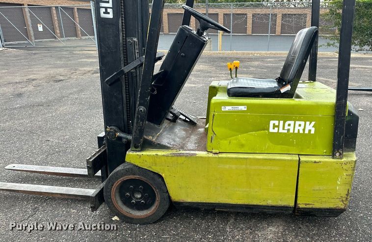 image for item MQ9464 Clark TM15  forklift