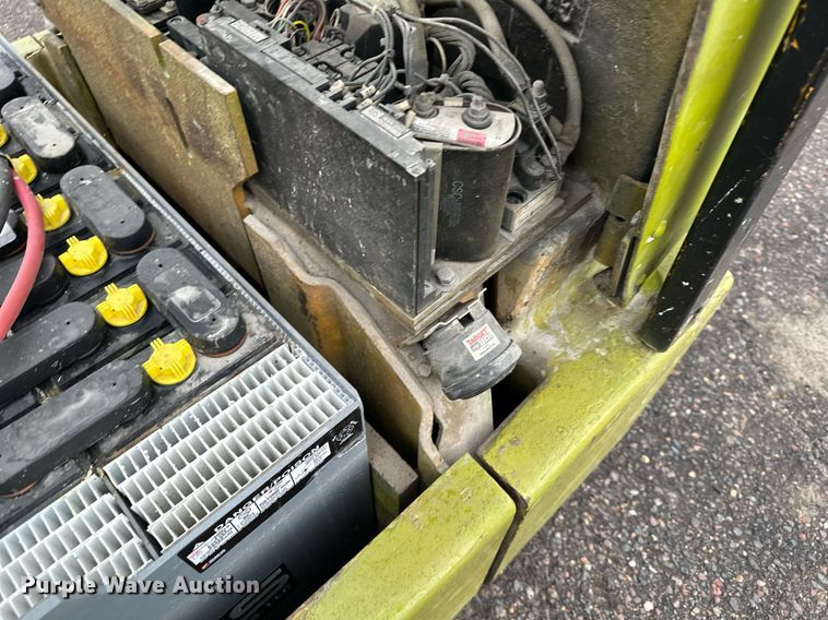 image for item MQ9464 Clark TM15  forklift