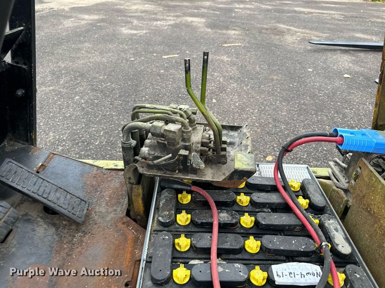 image for item MQ9464 Clark TM15  forklift