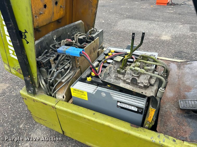 image for item MQ9464 Clark TM15  forklift