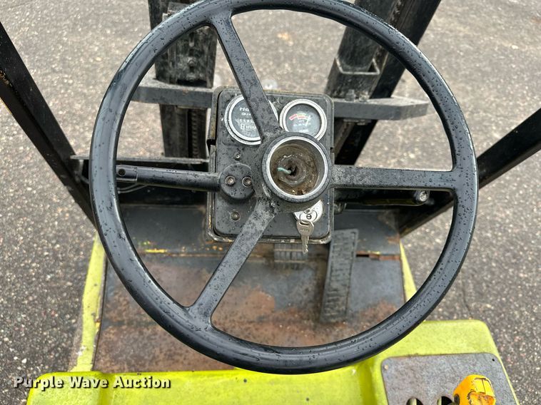 image for item MQ9464 Clark TM15  forklift