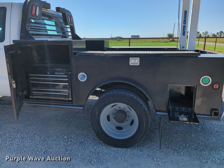 image for item MX9362 2011 Ford F550 Super Duty  SuperCab flatbed truck