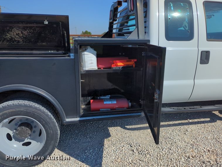 image for item MX9362 2011 Ford F550 Super Duty  SuperCab flatbed truck