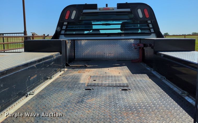 image for item MX9362 2011 Ford F550 Super Duty  SuperCab flatbed truck