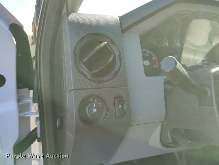 image for item MX9362 2011 Ford F550 Super Duty  SuperCab flatbed truck