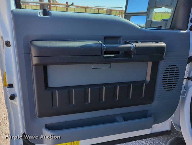 image for item MX9362 2011 Ford F550 Super Duty  SuperCab flatbed truck