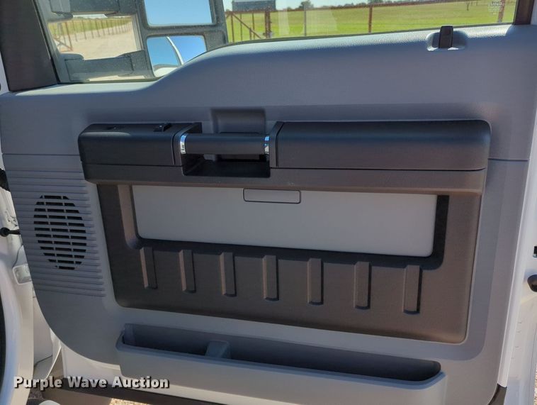 image for item MX9362 2011 Ford F550 Super Duty  SuperCab flatbed truck