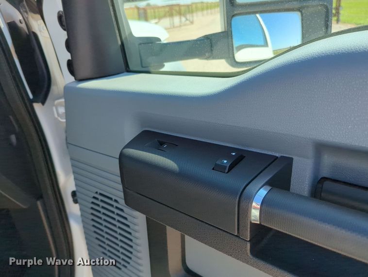 image for item MX9362 2011 Ford F550 Super Duty  SuperCab flatbed truck