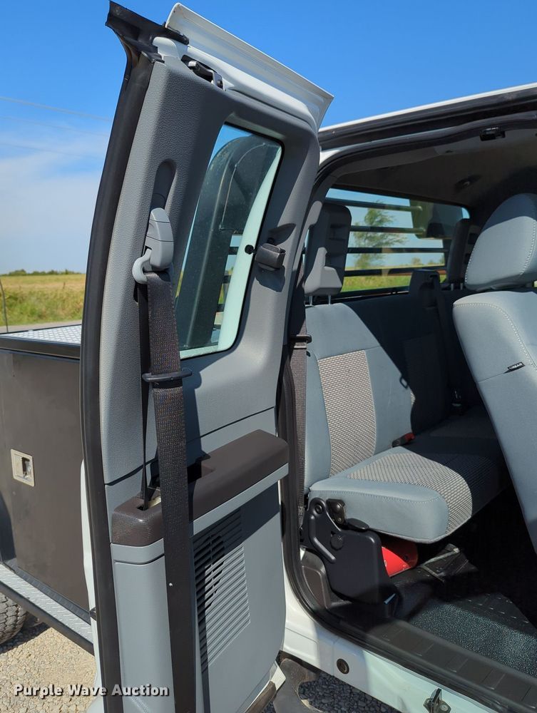 image for item MX9362 2011 Ford F550 Super Duty  SuperCab flatbed truck