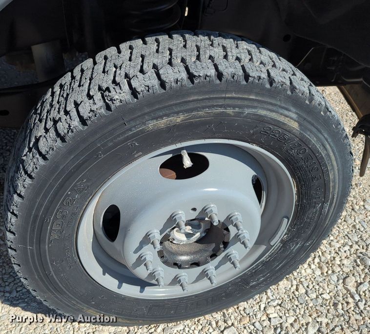 image for item MX9362 2011 Ford F550 Super Duty  SuperCab flatbed truck