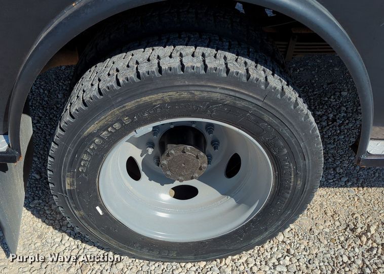 image for item MX9362 2011 Ford F550 Super Duty  SuperCab flatbed truck