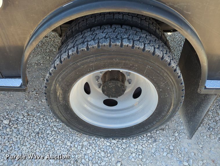 image for item MX9362 2011 Ford F550 Super Duty  SuperCab flatbed truck