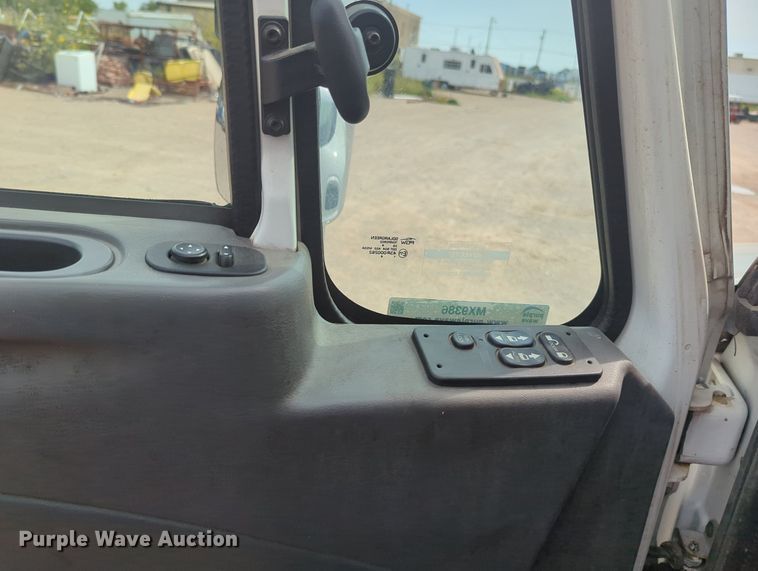 image for item MX9386 2015 International DuraStar 4300  box truck