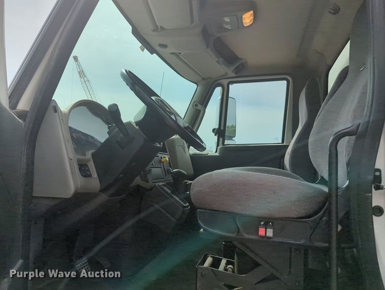 image for item MX9386 2015 International DuraStar 4300  box truck