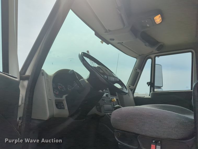 image for item MX9386 2015 International DuraStar 4300  box truck