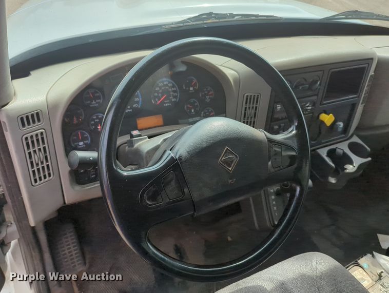 image for item MX9386 2015 International DuraStar 4300  box truck