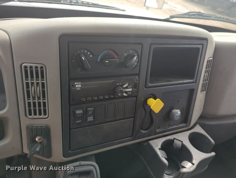 image for item MX9386 2015 International DuraStar 4300  box truck