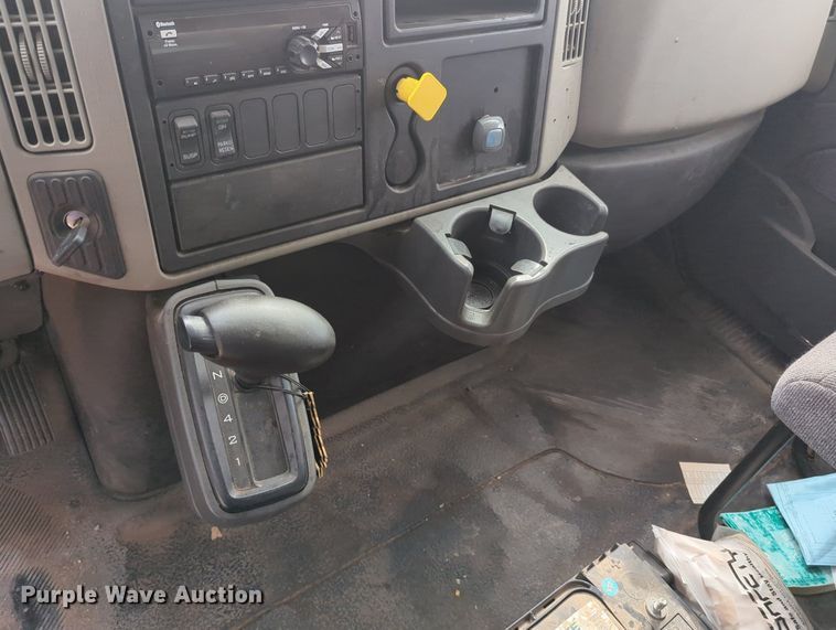 image for item MX9386 2015 International DuraStar 4300  box truck