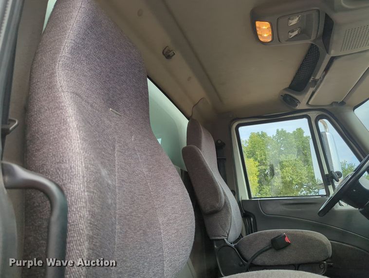 image for item MX9386 2015 International DuraStar 4300  box truck