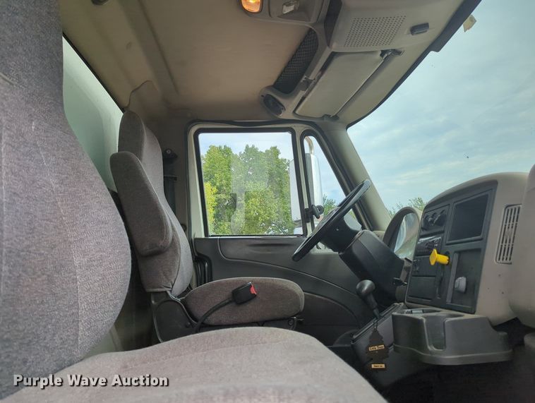 image for item MX9386 2015 International DuraStar 4300  box truck