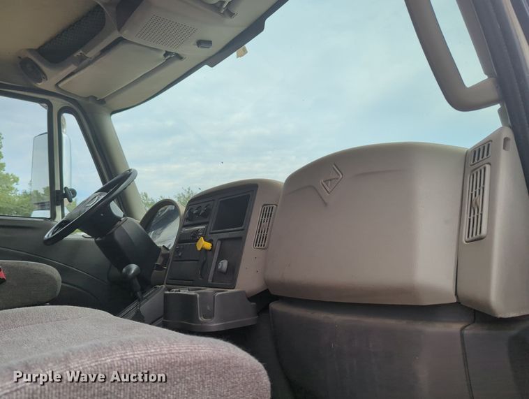 image for item MX9386 2015 International DuraStar 4300  box truck