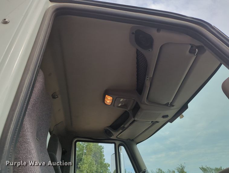 image for item MX9386 2015 International DuraStar 4300  box truck