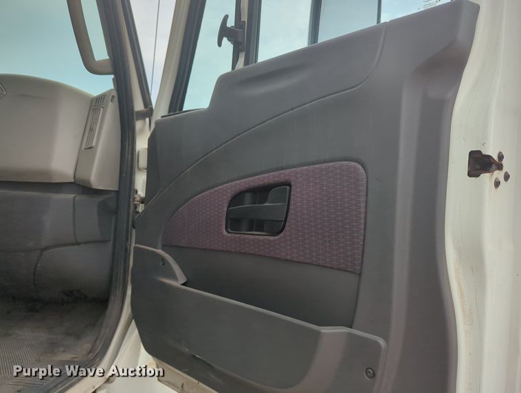 image for item MX9386 2015 International DuraStar 4300  box truck