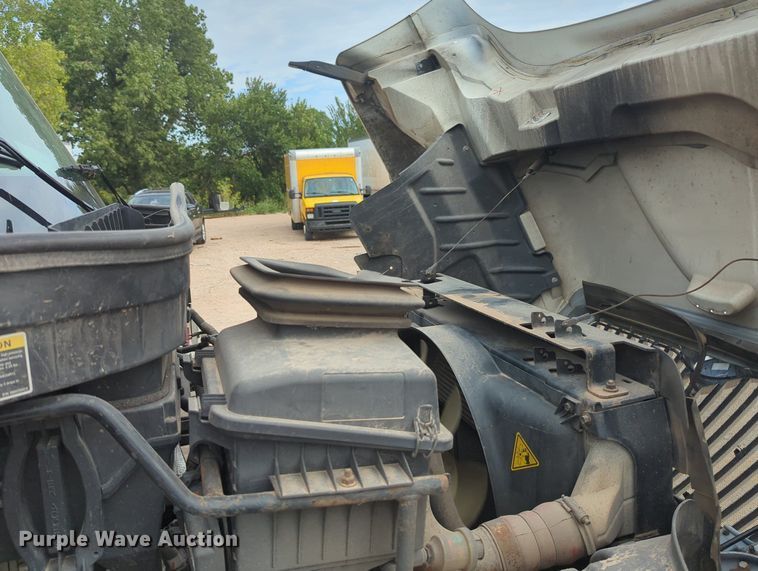 image for item MX9386 2015 International DuraStar 4300  box truck