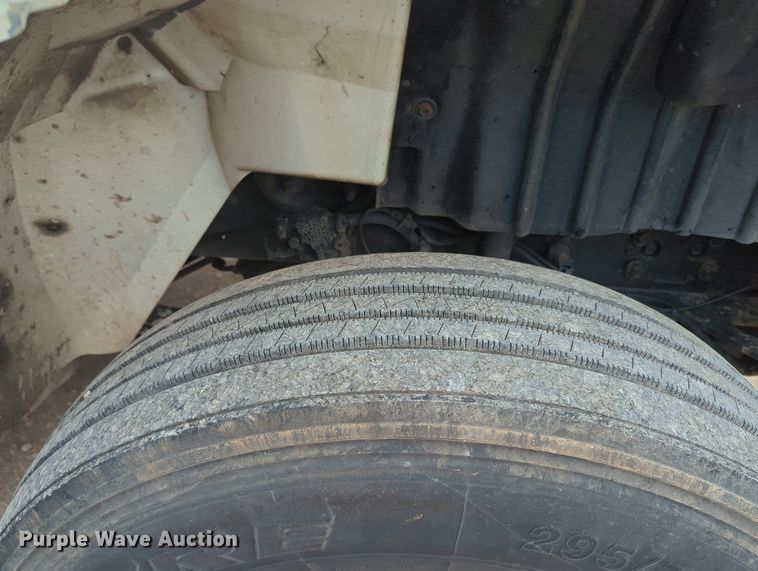 image for item MX9386 2015 International DuraStar 4300  box truck