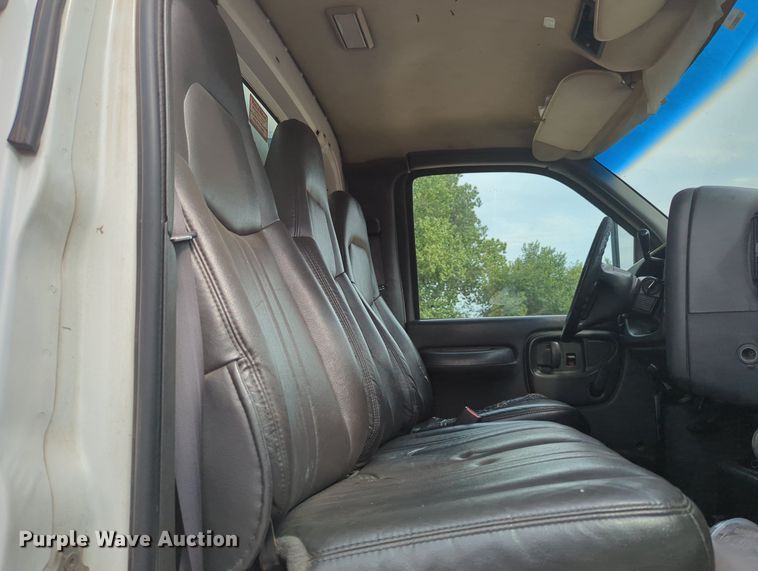 image for item MX9387 2007 GMC 7500  box truck