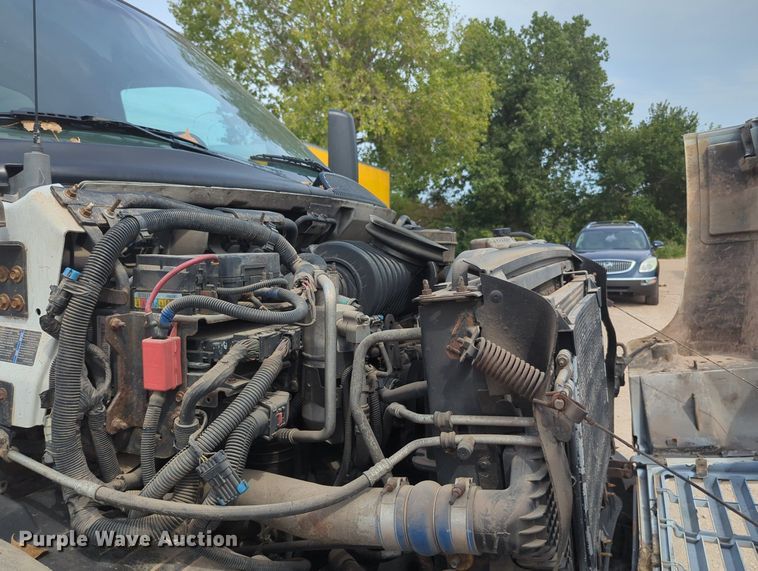 image for item MX9387 2007 GMC 7500  box truck