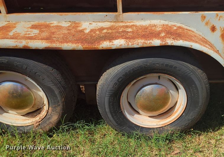 image for item MX9411 Livestock trailer