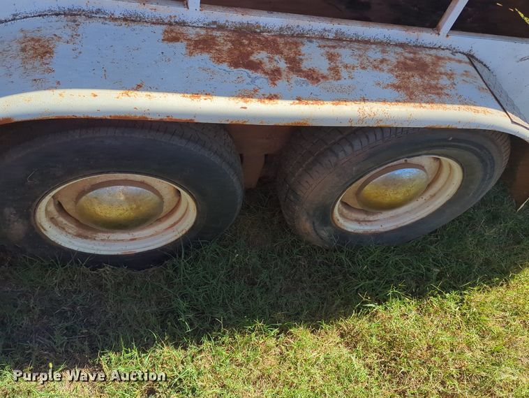 image for item MX9411 Livestock trailer