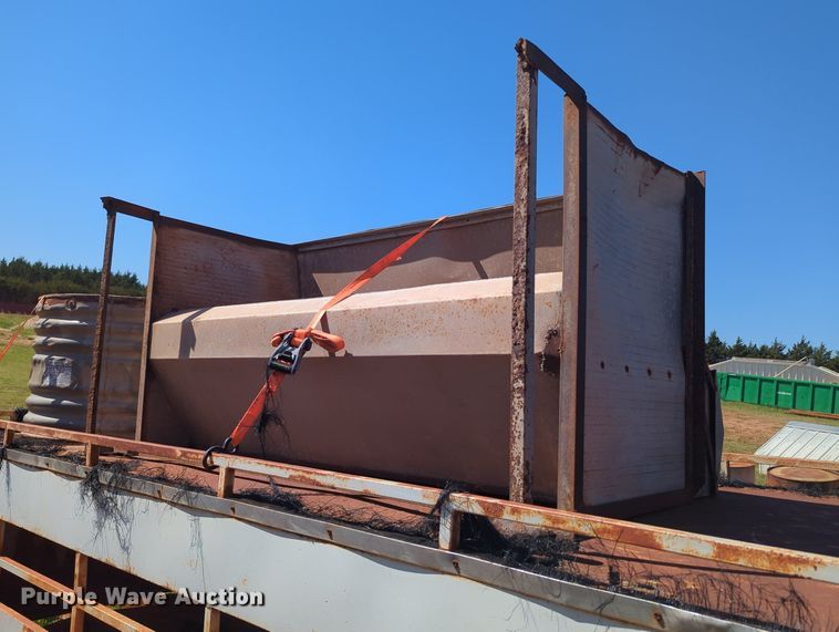 image for item MX9411 Livestock trailer