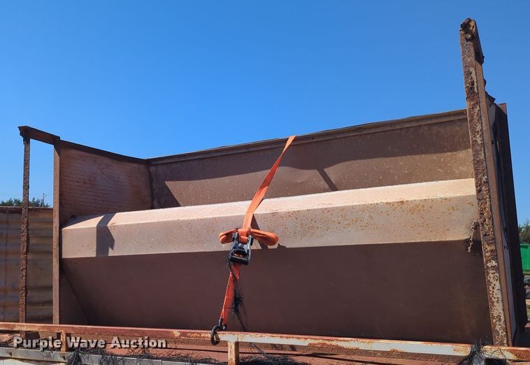 image for item MX9411 Livestock trailer