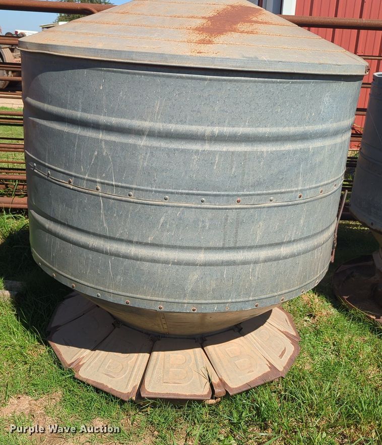 image for item MX9411 Livestock trailer