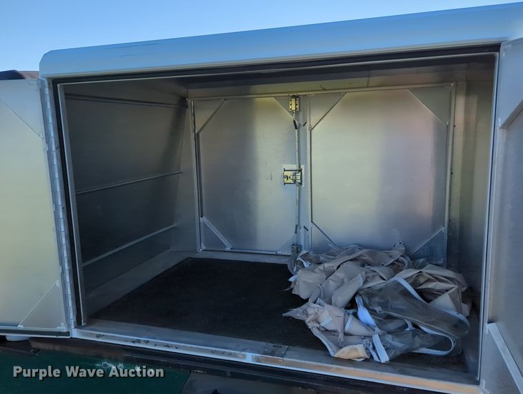 image for item MX9420 Cushman SHTL 2 E  golf cart