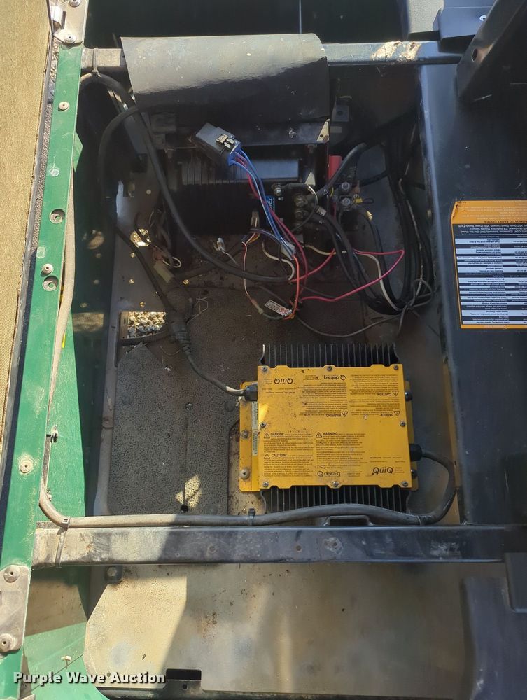 image for item MX9420 Cushman SHTL 2 E  golf cart