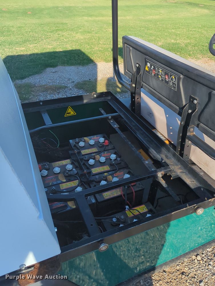 image for item MX9420 Cushman SHTL 2 E  golf cart