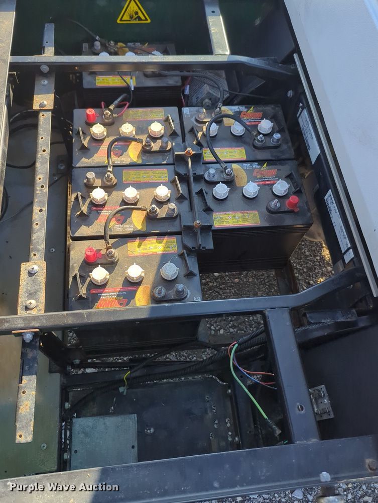 image for item MX9420 Cushman SHTL 2 E  golf cart