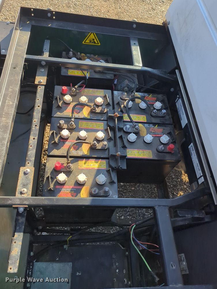 image for item MX9420 Cushman SHTL 2 E  golf cart