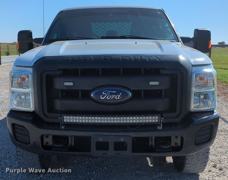 image for item MX9421 2016 Ford F250 Super Duty  Crew Cab pickup truck