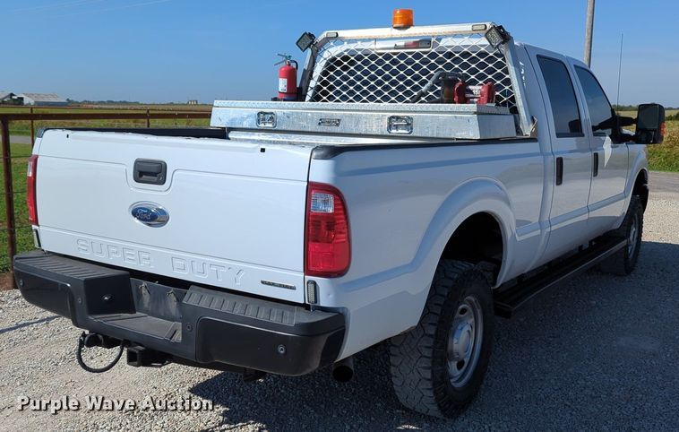 image for item MX9421 2016 Ford F250 Super Duty  Crew Cab pickup truck
