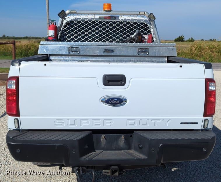 image for item MX9421 2016 Ford F250 Super Duty  Crew Cab pickup truck